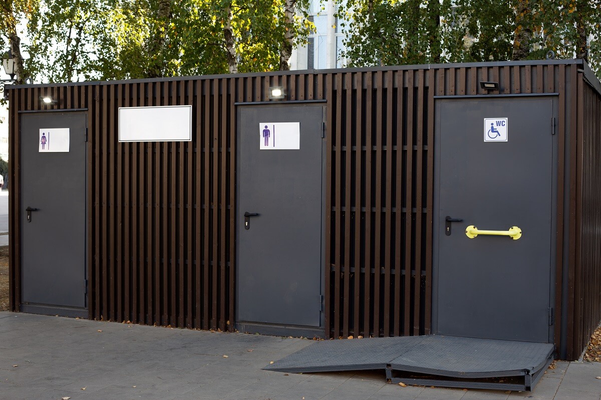 Temporary Sanitary Facilities: How Portable Bathrooms Ensure Hygiene on Worksites